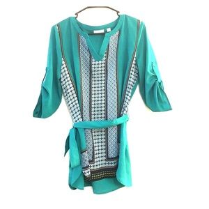 Gorgeous green top with 3/4 sleeves